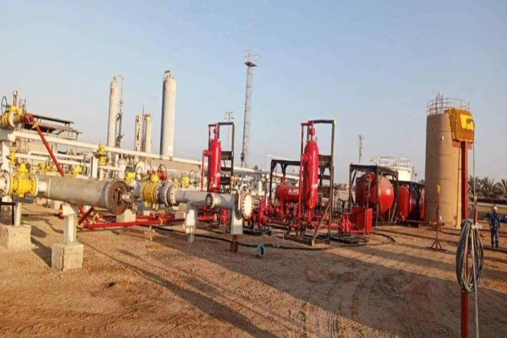 Oilfield operation illustrating Pigging Operations: Enhancing Pipeline Integrity and Efficiency