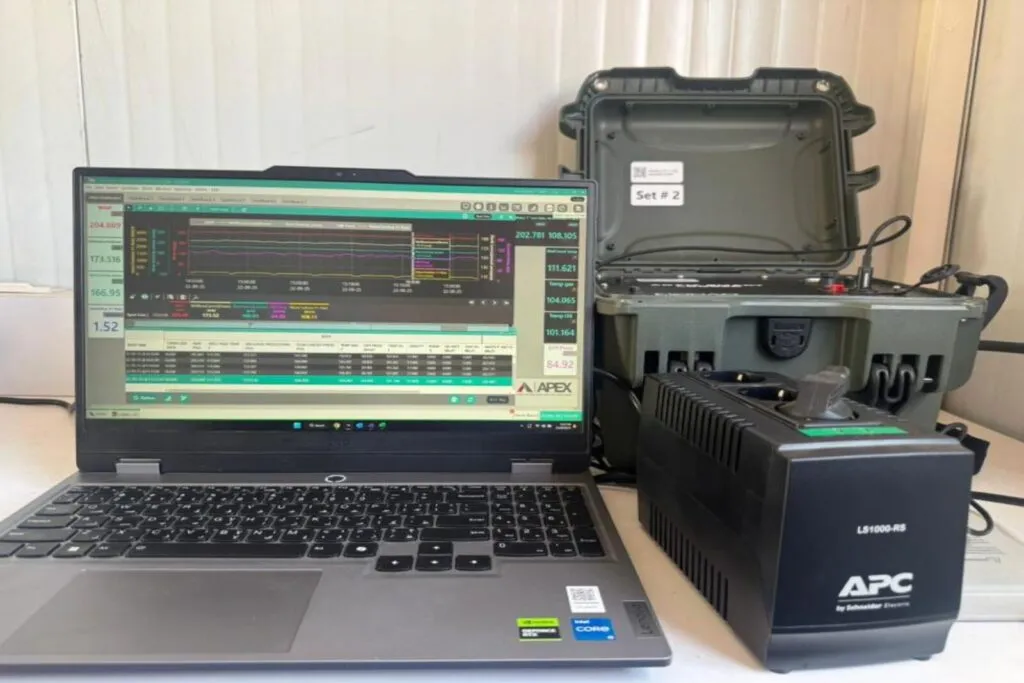 Oilfield operation illustrating Real-Time Data Transmission: Enhancing Well Monitoring Efficiency